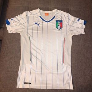 SOCCER JERSEY SIZE SMALL PUMA